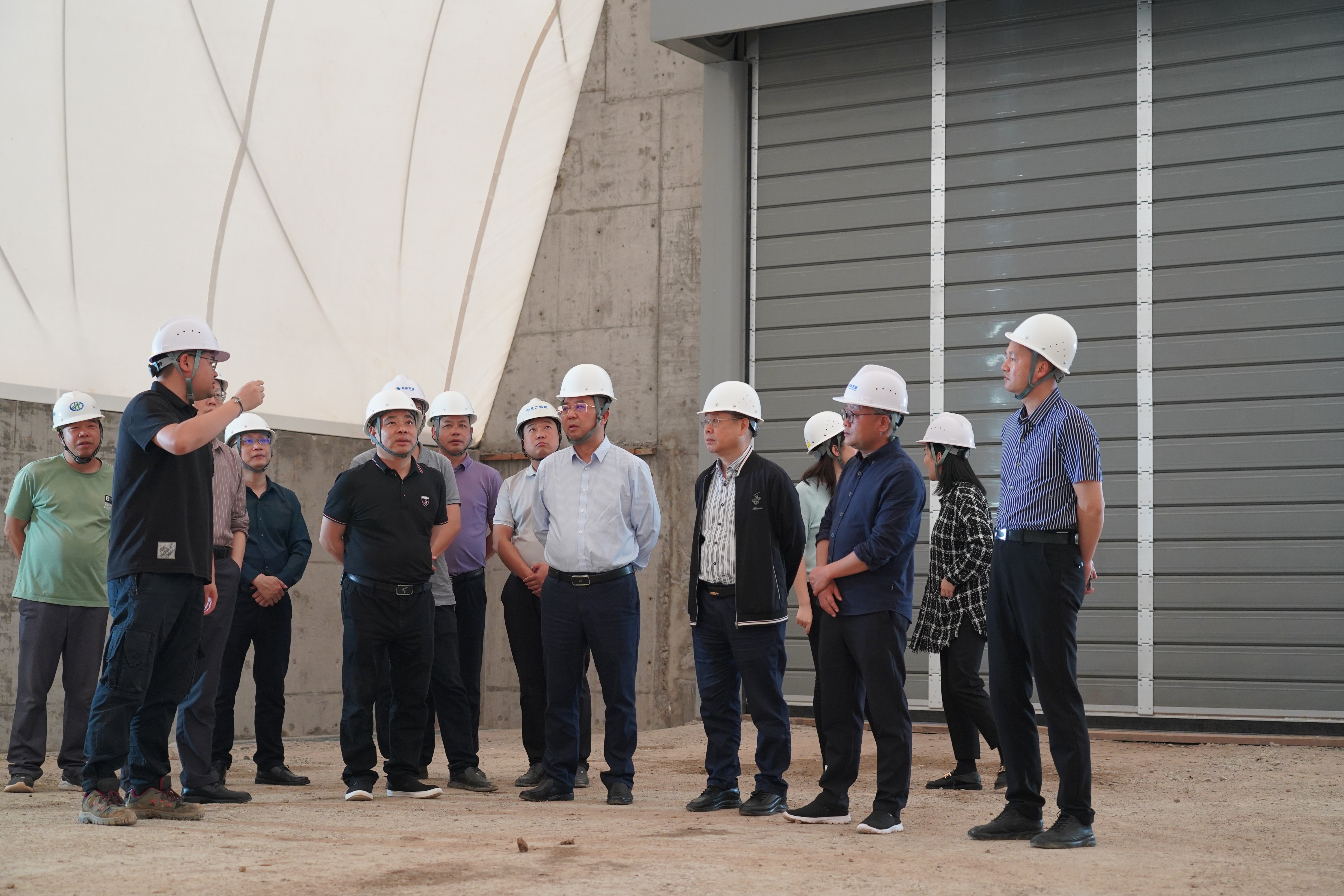 湖南軌道集團(tuán)何鐵城調(diào)研考察沅江機制砂和砂石集散中心項目